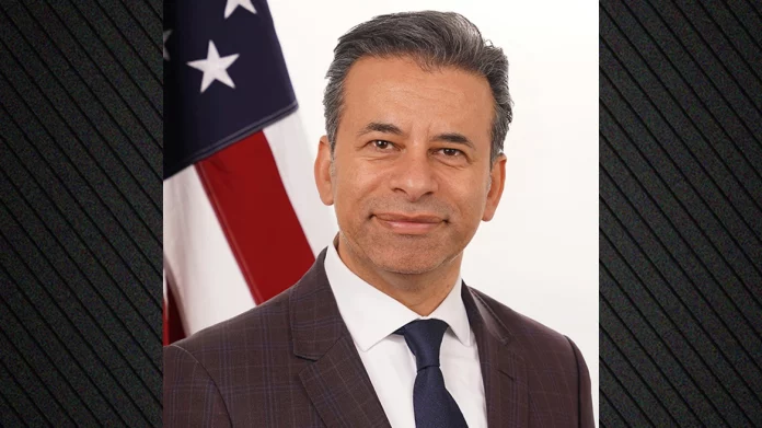 Υπήρξαν όπως φαίνεται, 10 θάνατοι παιδιών από εμβόλια κατά της COVID, λέει επίτροπος της FDA