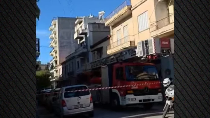 Νεαρός απειλούσε να αυτοκτονήσει στην Πάτρα – Παρέμβαση της Αστυνομίας και της Πυροσβεστικής – (VIDEO)