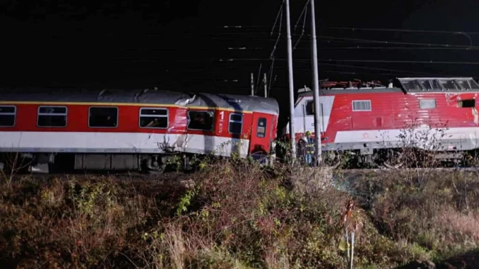 Δύο τρένα συγκρούστηκαν στη Σλοβακία – Δεκάδες τραυματίες, οι 11 διακομίσθηκαν σε νοσοκομείο