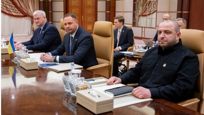 Βουτηγμένη στη διαφθορά η Ουκρανία, στα σχοινιά ο Ζελένσκι – Ποιος είναι ο «Αλί Μπαμπά» Γερμάκ και τι σημαίνει η παραίτησή του