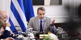 Πικρός πρωινός καφές στο Μαξίμου για τα ΕΛΤΑ: Οι αποφάσεις Μητσοτάκη για καταστήματα, Σκλήκα και υπουργικές αρμοδιότητες