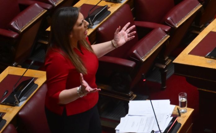 Βουλή: Άγριος καβγάς υφυπουργού με Κωνσταντοπούλου: «Μάθετε να συμπεριφέρεστε»