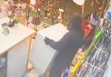 Περιστέρι: Κουκουλοφόροι έσπασαν βιτρίνα και άδειασαν μαγαζί με ηλεκτρονικά