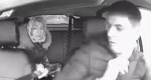 Ρωσία: Γυναίκα έβγαλε ματσέτα επειδή δεν της άρεσε το τραγούδι που διάλεξε ο ταξιτζής