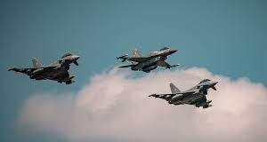 Η Πολωνία απογειώνει εσπευσμένα μαχητικά εν μέσω πληγμάτων της Ρωσίας στην Ουκρανία