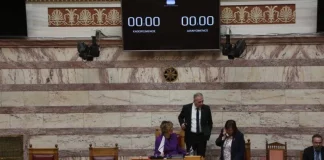 Ο Τσίπρας, ο Σαμαράς και η απρόβλεπτη Καρυστιανού