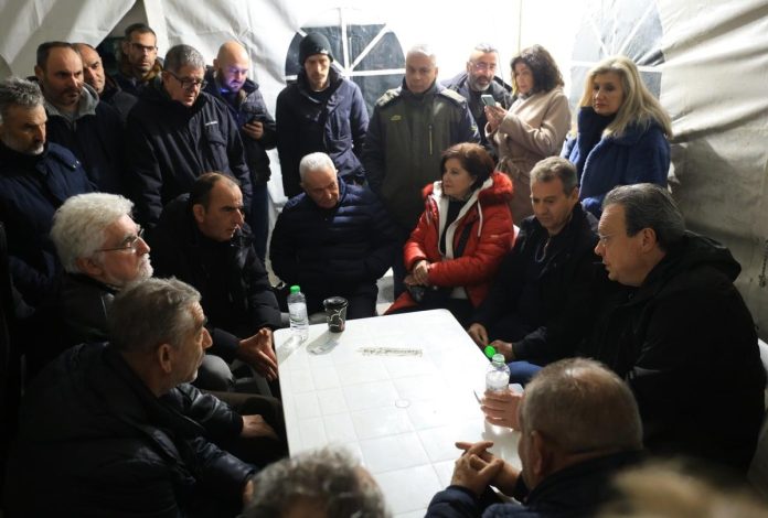 Αγρότες: Προς νέα κλιμάκωση μετά τη συνάντηση με Χατζηδάκη-Τσιάρα – Στήριξη από όλη τη χώρα