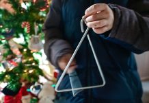 Τρόμος για ανήλικους που έλεγαν τα κάλαντα στην Πάτρα: Έπεσαν θύματα ληστείας από Ρομά