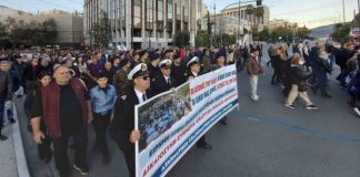 Στρατιωτικοί: «Βομβαρδίζουν» με αρνητικά σχόλια τον Ν. Δένδια