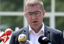 Ο Χρίστιαν Μίτσκοσκι επανεξελέγη αρχηγός του δεξιού VMRO-DPMNE στη Βόρεια Μακεδονία