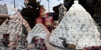 Μελομακάρονα και κουραμπιέδες: Σε τι τιμή θα τα αγοράσουμε φέτος