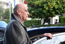 Ποιοι στοχοποιούν τον Δένδια;