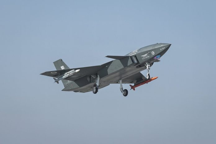 Kızılelma: Το τουρκικό UAV πραγματοποίησε βολή πυραύλου σε συνθήκες BVR