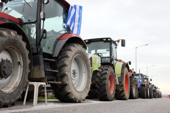 Κομοτηνή: Σε 24ωρη βάση πλέον το μπλόκο των αγροτών στην Εγνατία Οδό