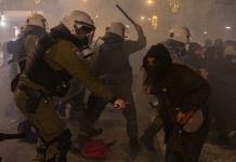 Αμόκ αστυνομικής βίας, δίχως προσχήματα