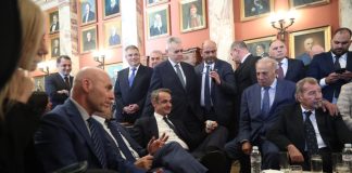 Ο Μητσοτάκης φοβάται τους βουλευτές του