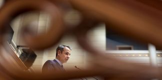 Σε ασφυκτικό κλοιό το Μαξίμου – Τέσσερα ανοιχτά μέτωπα ρίχνουν τις κυβερνητικές προσπάθειες αλλαγής ατζέντας στο κενό