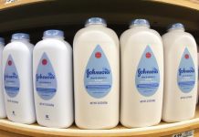 Johnson & Johnson: Αποζημίωση 40 εκατ. δολαρίων σε 2 γυναίκες για το «καρκινογόνο» βρεφικό ταλκ