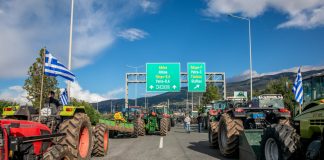 Διαχείριση της εκλογικής ζημιάς κάνει η κυβέρνηση εν μέσω μπλόκων και πυρών