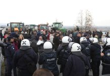 Αγρότες: Πληθαίνουν και ισχυροποιούνται τα μπλόκα – Η καταστολή δεν περνάει