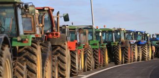 Πονοκέφαλος στο Μαξίμου από τα μπλόκα – Σφοδρά τα πυρά της αντιπολίτευσης