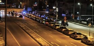 «Συστράτευση» τρακτέρ και ταξί στο μπλόκο της Άρτας – Κλιμακώνουν τις κινητοποιήσεις – Βίντεο