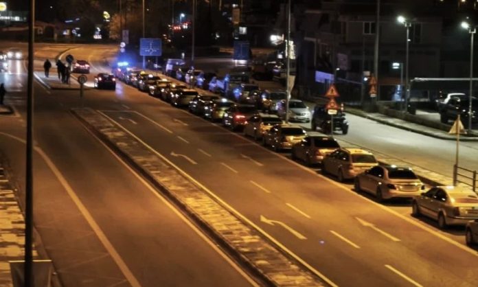 «Συστράτευση» τρακτέρ και ταξί στο μπλόκο της Άρτας – Κλιμακώνουν τις κινητοποιήσεις – Βίντεο