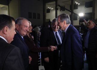 «Γελοίοι», «ανόητοι» και «Γκρούεζες» άναψαν τα αίματα στη Βουλή