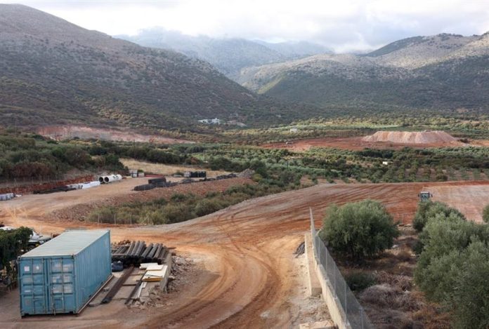 Αποζημιώσεις εκατοντάδων εκατ. ευρώ απειλούν μέχρι και να διπλασιάσουν το κόστος των μεγάλων έργων