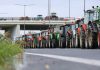 Αγροτικές κινητοποιήσεις: Δεν κάνουν πίσω οι αγρότες – Νέα μπλόκα στήνονται καθημερινά