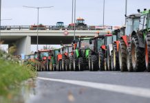 Αγροτικές κινητοποιήσεις: Δεν κάνουν πίσω οι αγρότες – Νέα μπλόκα στήνονται καθημερινά