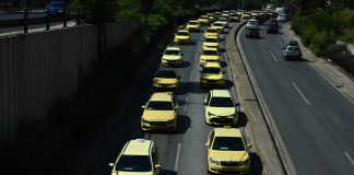 Τα ταξί στο μπλόκο της Νίκαιας