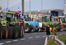 «Πρόεδρε στήσε κάλπες πριν το Πάσχα» – Τι τρομάζει το Μαξίμου