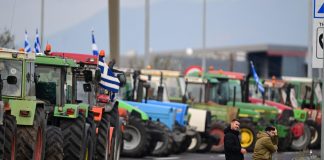 «Πρόεδρε στήσε κάλπες πριν το Πάσχα» – Τι τρομάζει το Μαξίμου