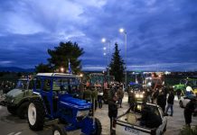 Αγρότες: Ο αιφνιδιασμός του Μαξίμου και Χριστούγεννα με μπλόκα στους δρόμους