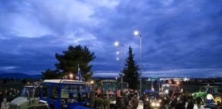 Αγρότες: Ο αιφνιδιασμός του Μαξίμου και Χριστούγεννα με μπλόκα στους δρόμους