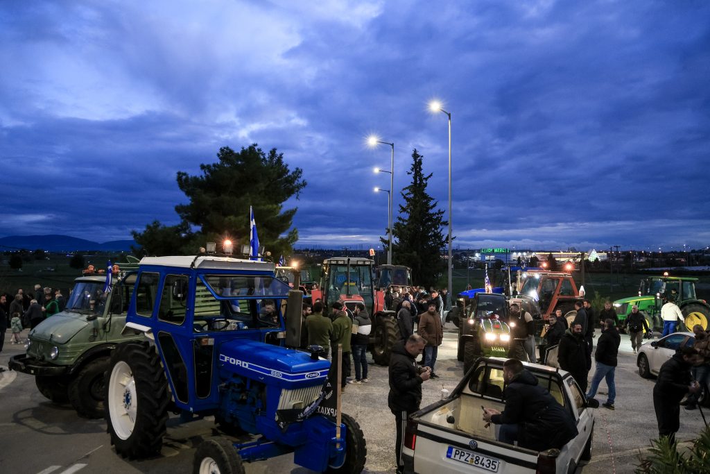 Agrotes-Nikaia-sto-mploko-tis-larissas-1024x683-1