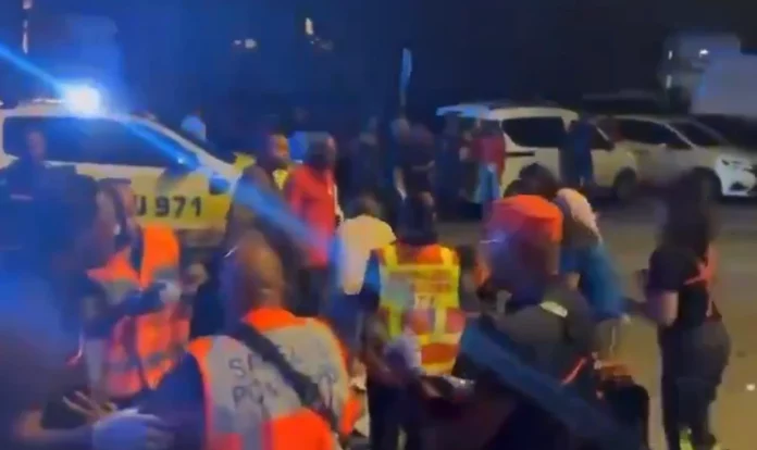 Όχημα έπεσε πάνω στην Χριστουγεννιάτικη Αγορά στη Γουαδελούπη!