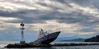 Βόλος: Σκάφος του Λιμενικού προσέκρουσε σε βράχια στην είσοδο του λιμανιού – (ΦΩΤΟ)