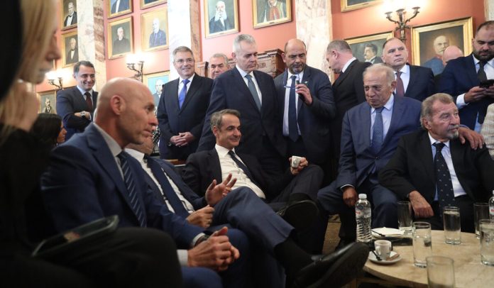 Οι βουλευτές της ΝΔ για… «τσάι και συμπάθεια» στο Μαξίμου