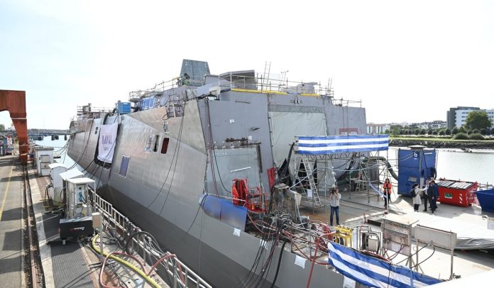 Το «κόλπο γκρόσο» με τα «καπέλα» για τη συντήρηση των γαλλικών μαχητικών Rafale και Belharra