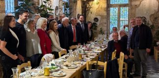 Με… ταβέρνα απάντησε το ΠΑΣΟΚ στο «Παλλάς» του Τσίπρα