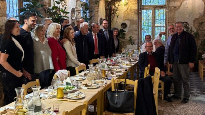 Με… ταβέρνα απάντησε το ΠΑΣΟΚ στο «Παλλάς» του Τσίπρα