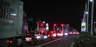 Χριστουγεννιάτικος εφιάλτης στις εθνικές οδούς: Πράσινο φως για κίνηση μέσα από τα μπλόκα μετά το χάος – Καταγγελίες για σχέδιο ενεργοποίησης κοινωνικού αυτοματισμού