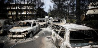 Οι συγγενείς των θυμάτων στο Μάτι επιτίθενται στον Τσίπρα