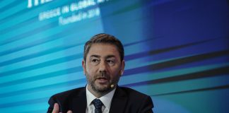 Το λάθος του Νίκου με τις… κουμπαριές!