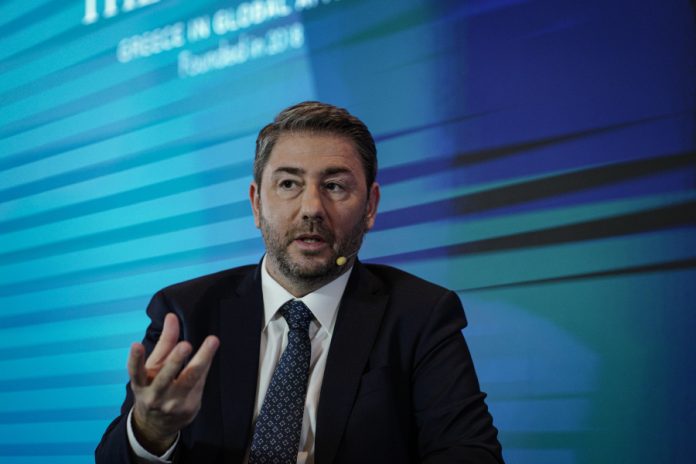 Το λάθος του Νίκου με τις… κουμπαριές!