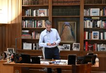 Βελόπουλος: Ο εγκέφαλος του σκανδάλου ΟΠΕΚΕΠΕ βρίσκεται στο Μαξίμου