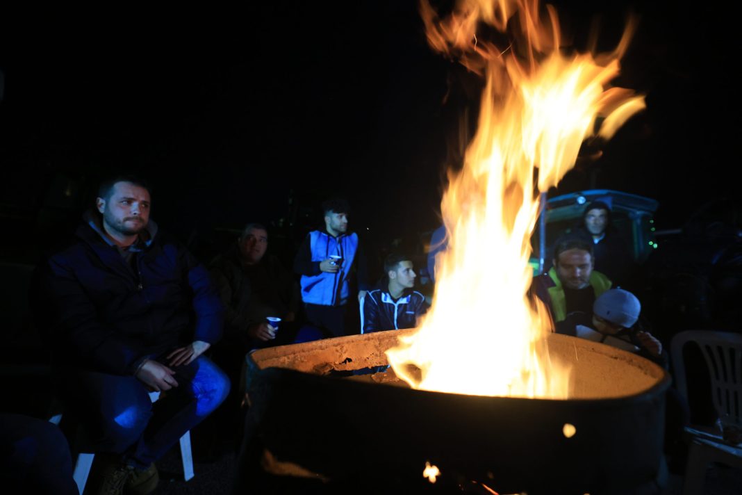 ÓÕÍÅ×ÉÆÏÍÔÁÉ ÏÉ ÁÃÑÏÔÉÊÅÓ ÊÉÍÇÔÏÐÏÉÇÓÅÉÓ ÓÔÏ ÌÐËÏÊÏ ÔÇÓ ÍÉÊÁÉÁÓ ÓÔÇ ËÁÑÉÓÁ