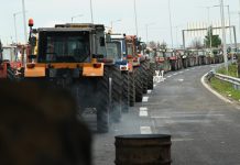 «Έκλεισαν οι πόρτες του διαλόγου» λένε οι αγρότες- Λάθος με τον ΕΛΓΑ, «ομαλά οι επόμενες πληρωμές» λέει ο κ. Κέλλας